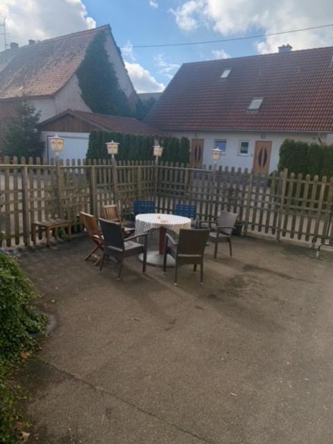 Kreuz! Einfach. Guenstig. Schlafen. Bed & Breakfast Улм Екстериор снимка