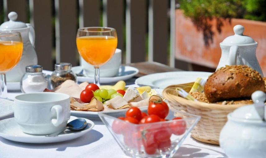 Kreuz! Einfach. Guenstig. Schlafen. Bed & Breakfast Улм Екстериор снимка